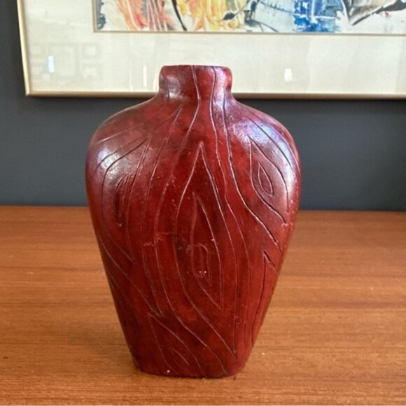 VINTAGE HAND PAINTED WOLF CARVING RESIN RED BOTTLE Vase COLLECTIBLE - Picture 5 of 7